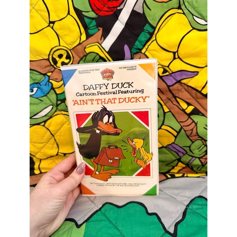 Daffy Duck ain't that ducky vhs